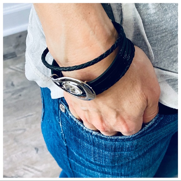 Black leather cuff with diamond detail - Picture 2 of 6